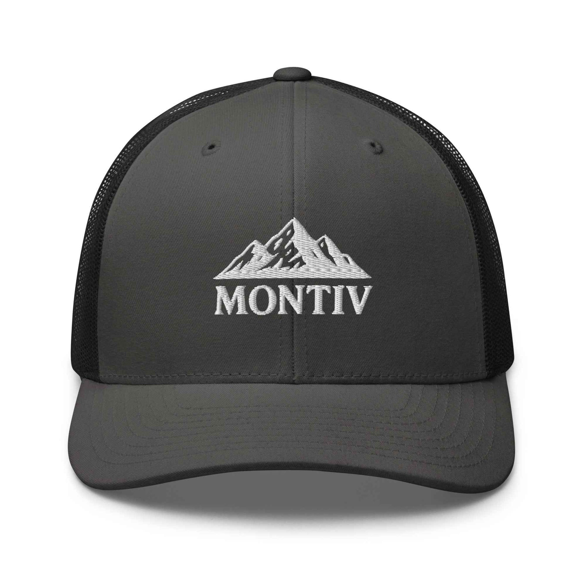 Vorderseite vom MONTIV Berg Cap Essential in Charcoal Black mit dezenter Logo-Stickerei