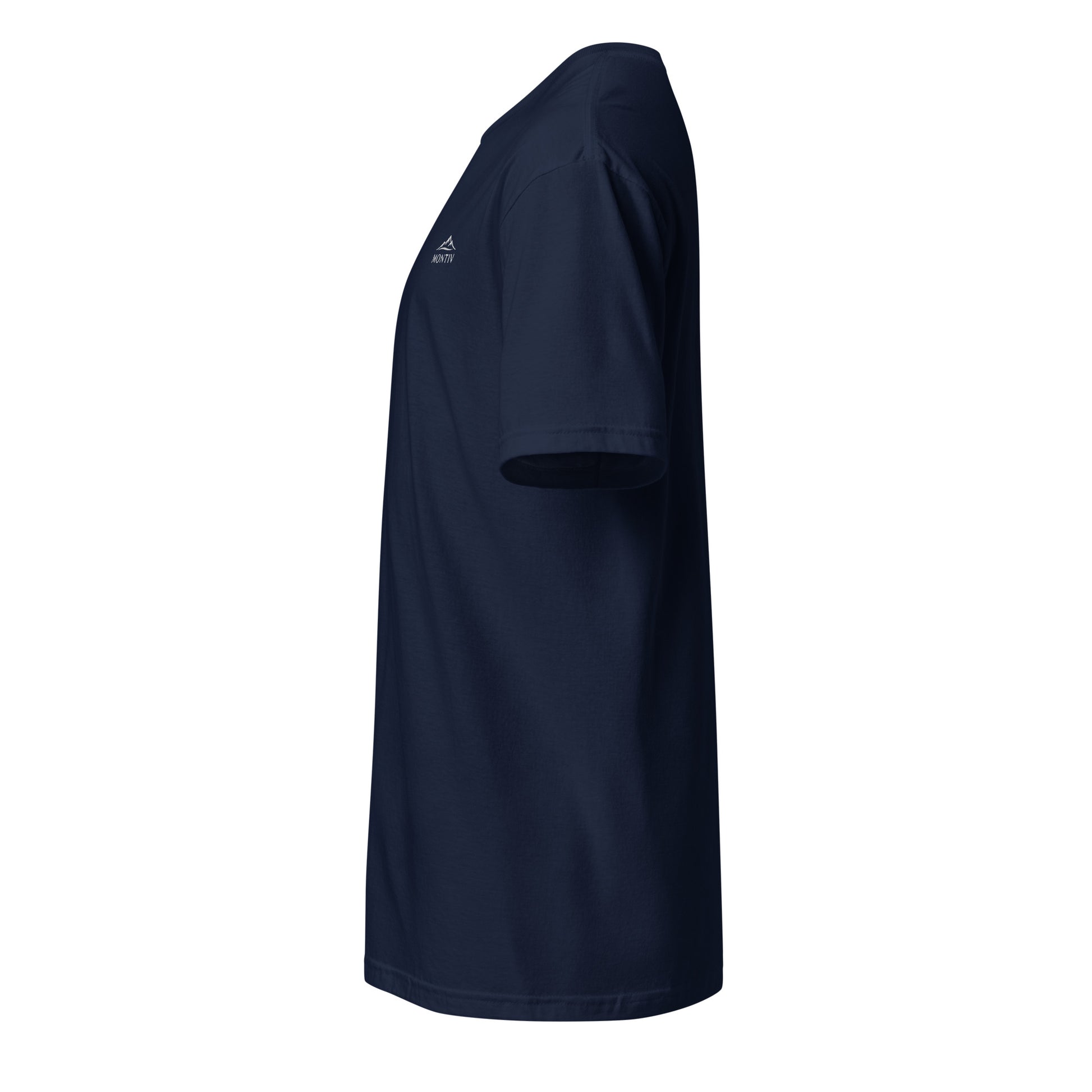 Seitenansicht vom dunkelblauen MONTIV Berg T-Shirt Essential aus weicher Baumwolle