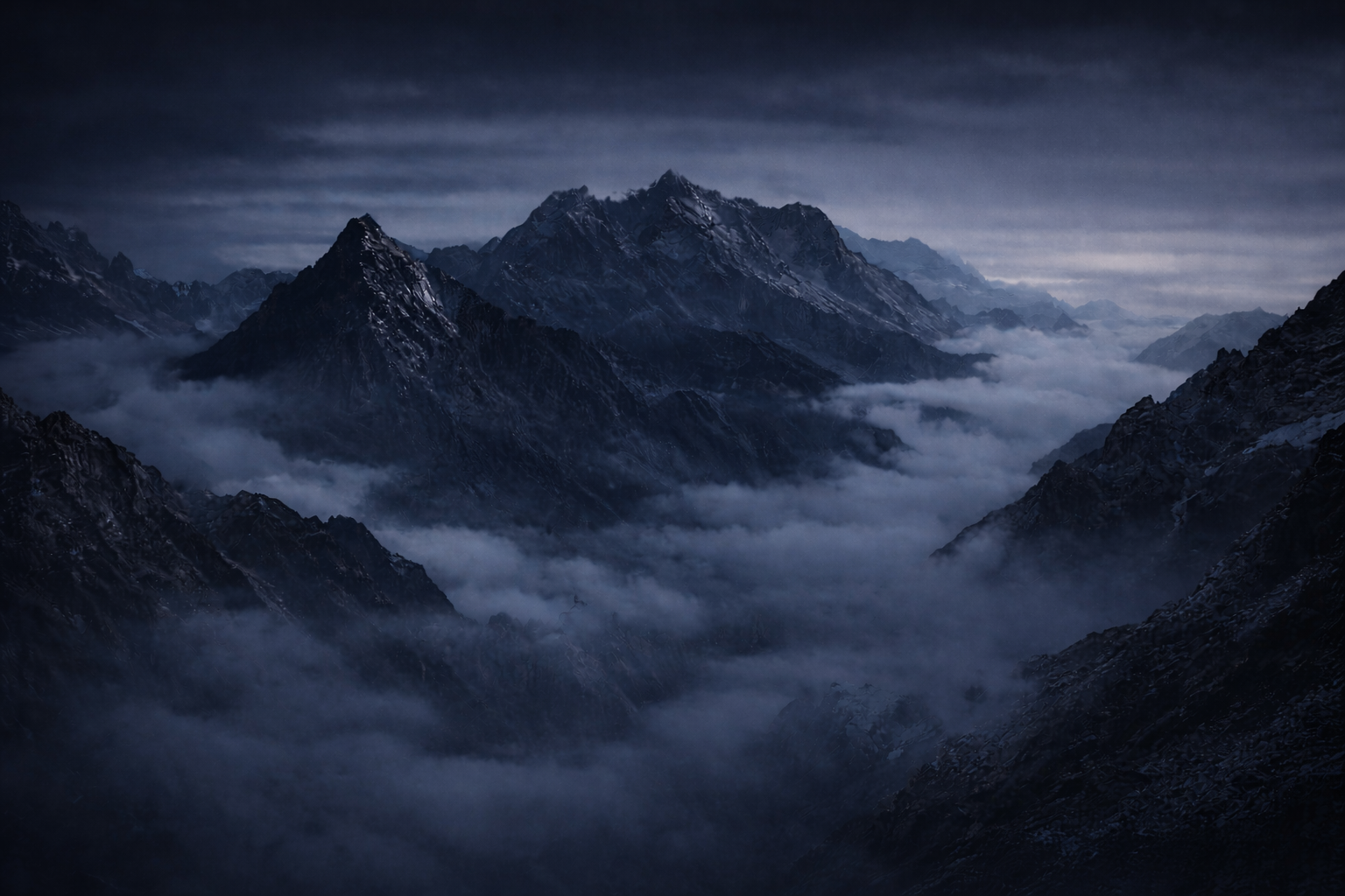 Berglandschaft im Abendgrauen